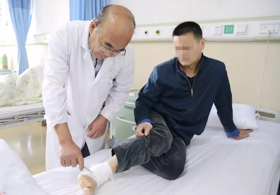 射钉枪打到手很痛怎么办,用射钉枪打钢钉