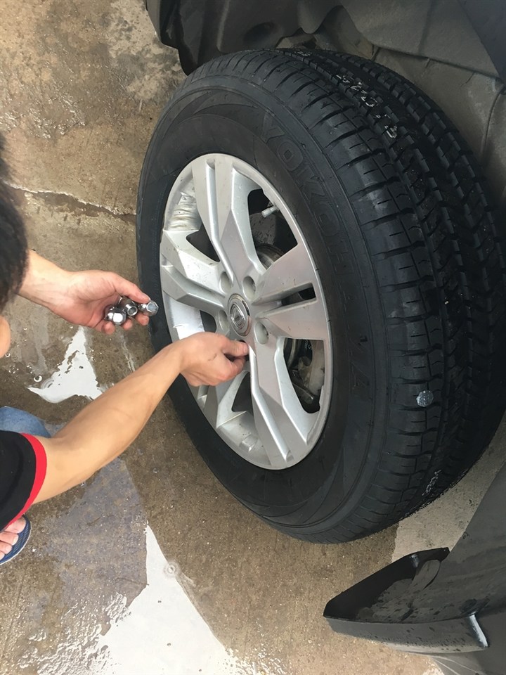 长安cs75plus轮胎爆胎,长安cs75爆胎怎么回事