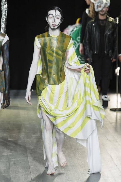 让男模怀孕!成人纸尿裤成时尚……伦敦男装周真是又污又嗨