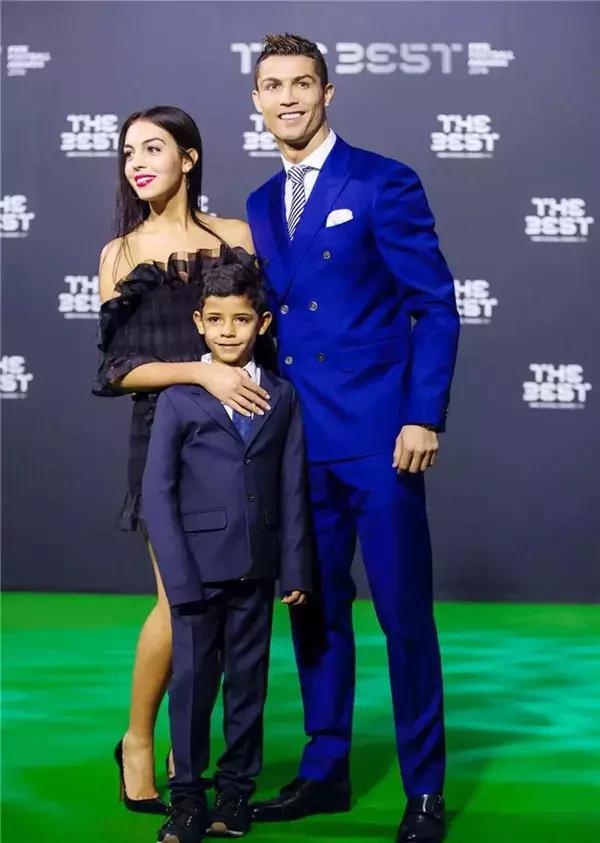 从姐弟恋到保姆上位世界杯球星背后的女人都不简单