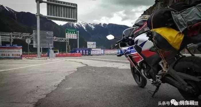 只因一款游戏，他骑着CBR300R进*藏西**了！