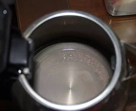 鸡蛋壳千万别扔16种妙用告诉你,鸡蛋壳不要随便扔超多妙用惊呆你