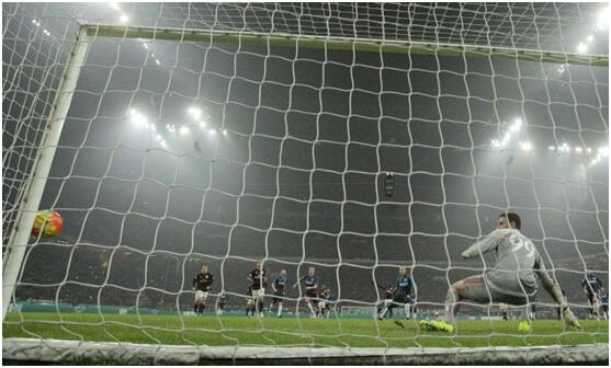 足球比赛裁判第一视角判罚瞬间,足球比赛裁判误判要看慢镜头了吗