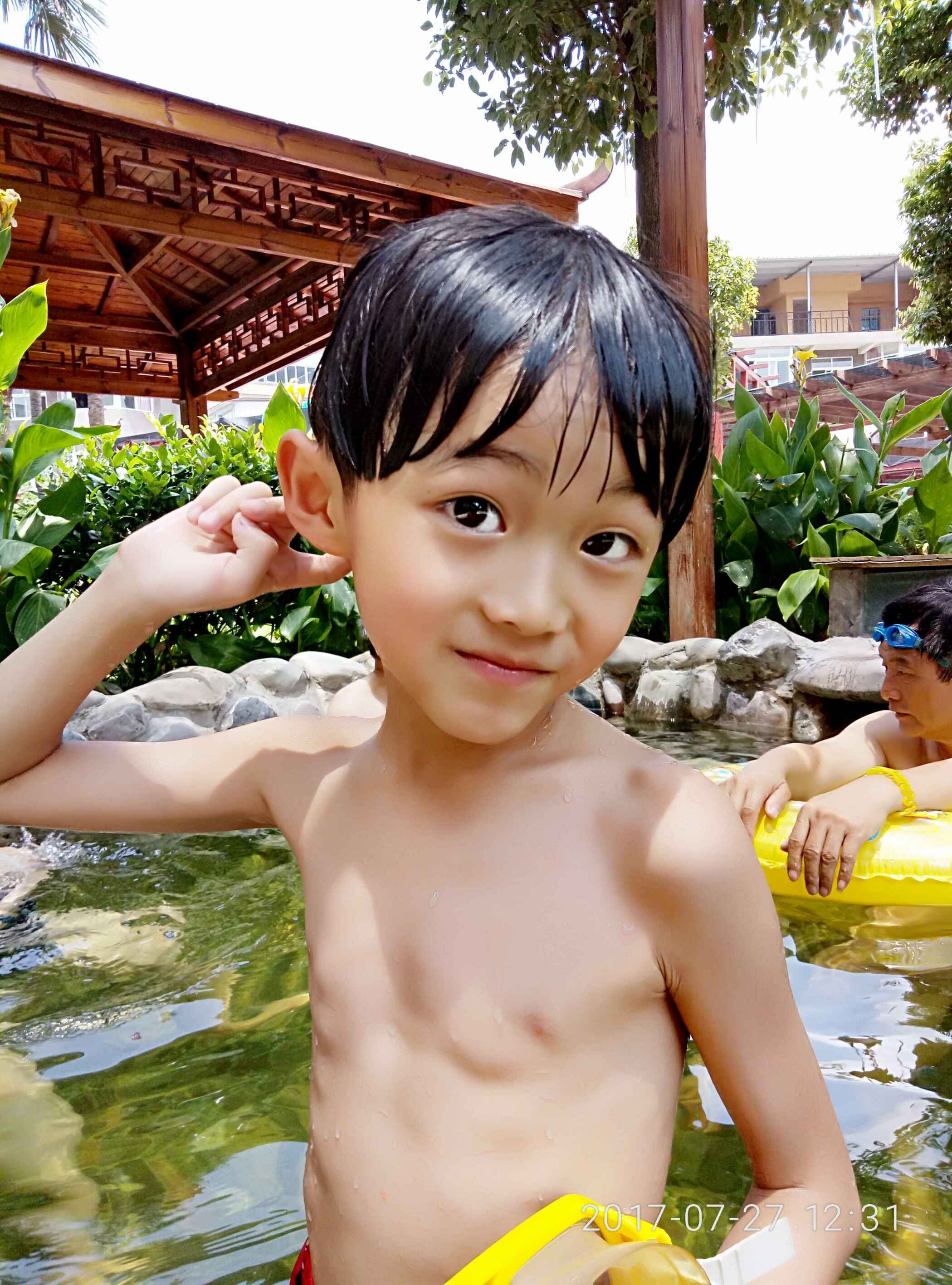 云南昆明宜良汤池温泉,阳宗海边泡温泉