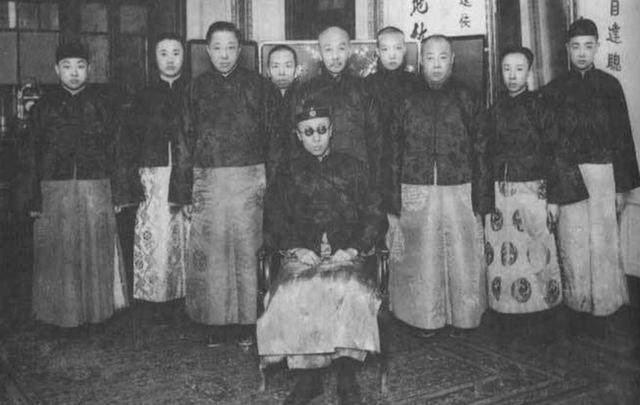 清朝灭亡后,王爷太监宫女都很惨,为何这一种职业却很吃香