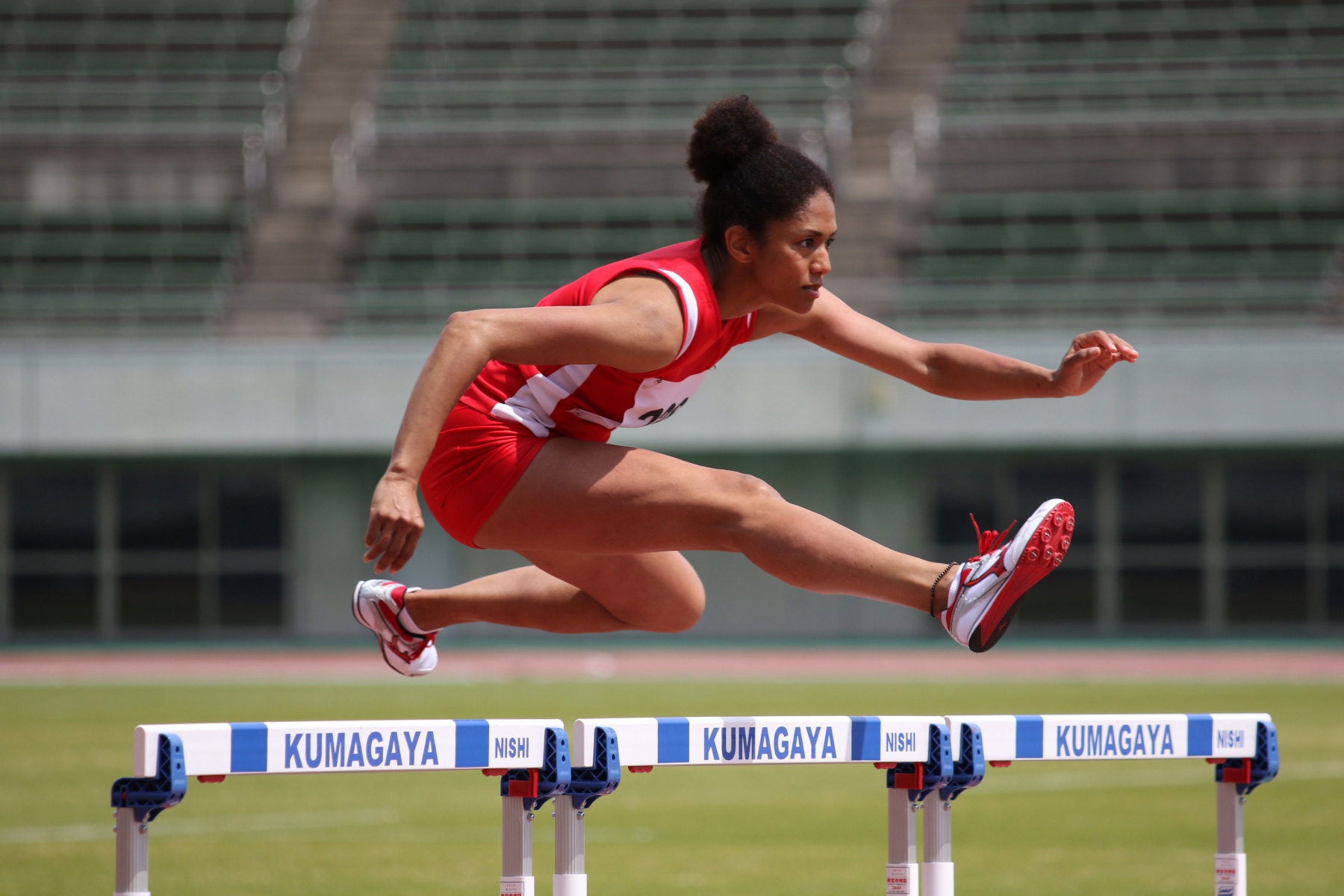 佳能70-200mm镜头f4优缺点,佳能70-200mmf2.8三代