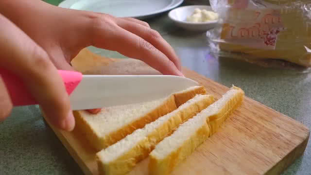 牛奶西多士的做法家庭版,花生酱夹心牛奶西多士