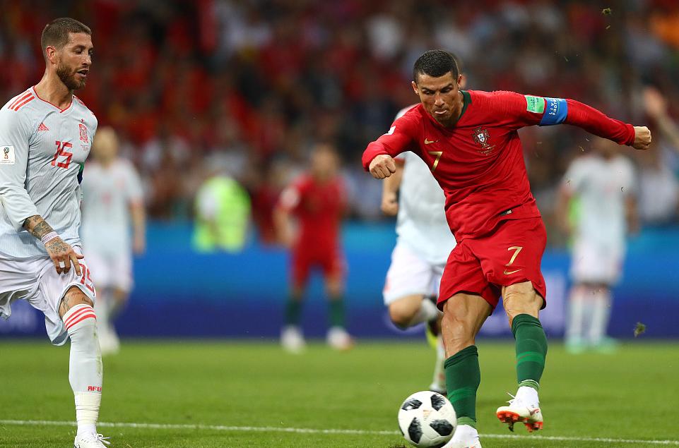 会转弯的足球c罗,会拐弯的足球