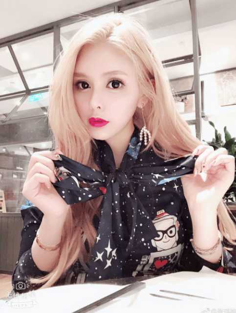 主播张琪格cos霸王春丽,再次征求网友意见下次cos谁?