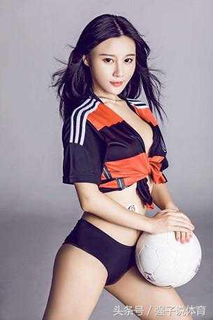 上一届她为德国队当众脱衣，今年的世界杯能再睹她的傲慢的身姿？