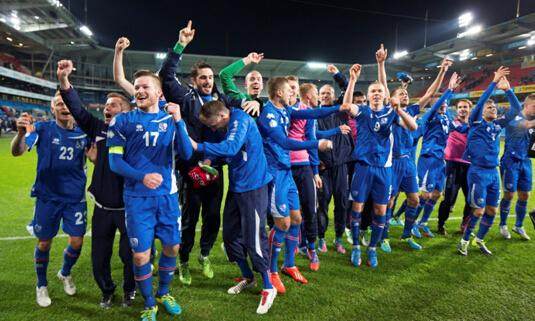 牙医、导演、电竞选手等组成的冰岛队，颜值也相当在线！都是型男