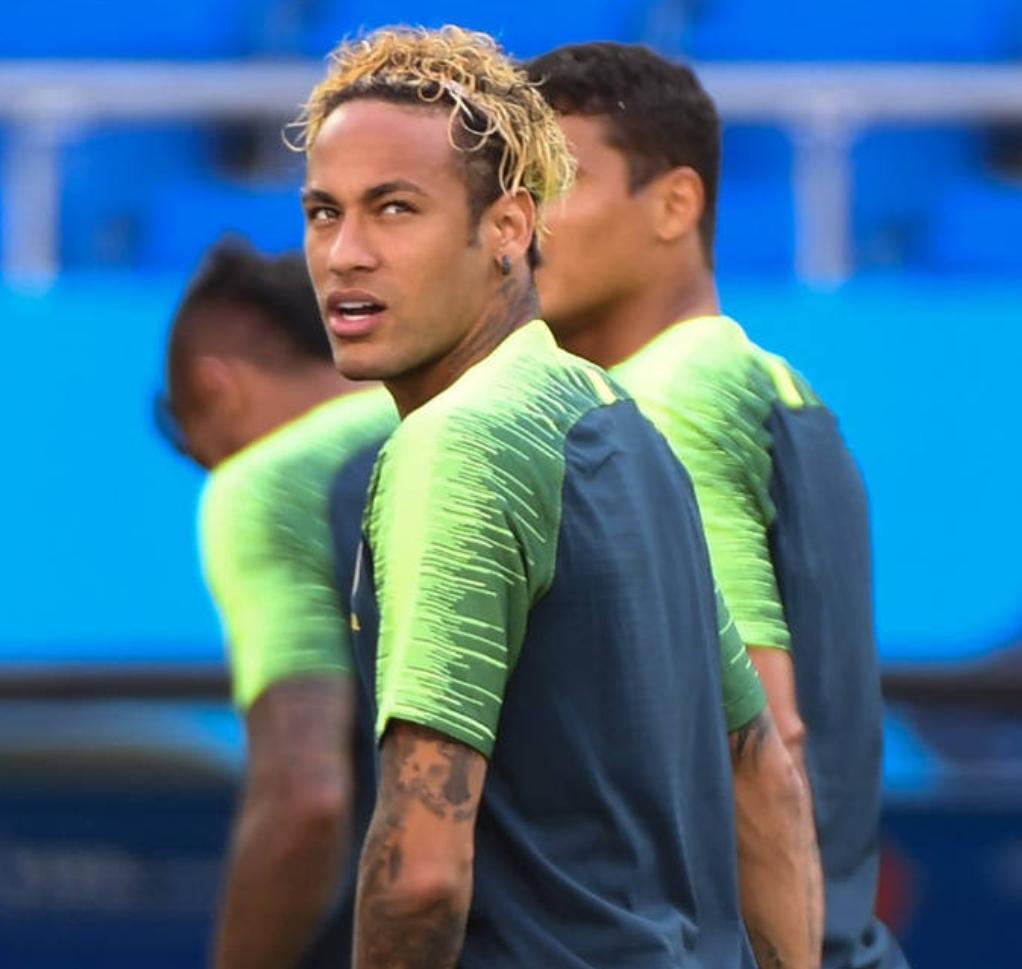 内马尔发型泡面头,内马尔方便面鸡冠头