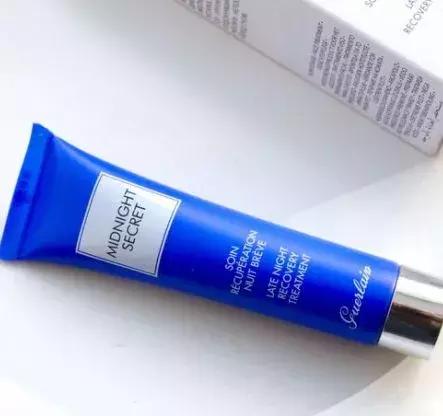 女生伪球迷看世界杯,伪球迷足球女孩