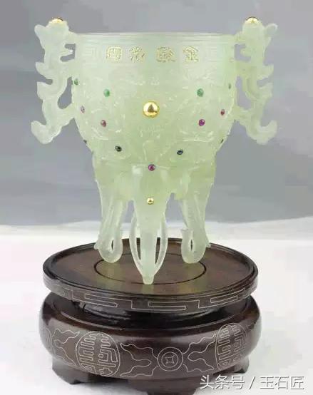 岫岩花玉盘玩有什么变化,岫岩花玉深绿色原石图片