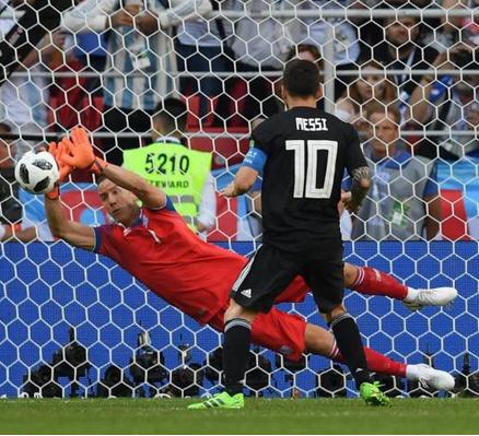 导演、渔民组成足球队逼平阿根廷？是你又被骗了！