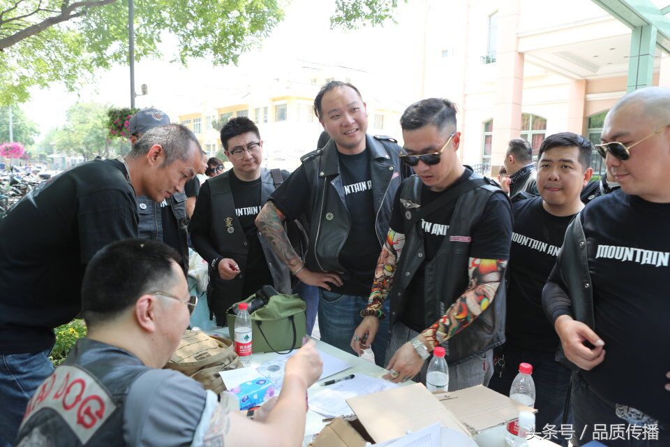 每人被俱乐部认可，哈雷俱乐部才能被社区认可，骑车、公益、成熟