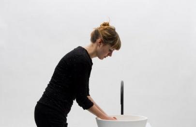 夏季爱出油毛孔大,夏季男生油脂分泌旺盛毛孔堵塞