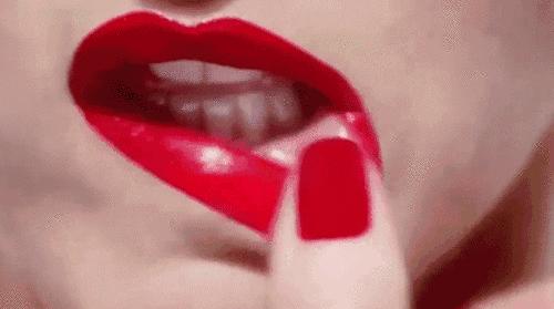 女人永远都缺一支口红,女人的一生中必须有一只口红