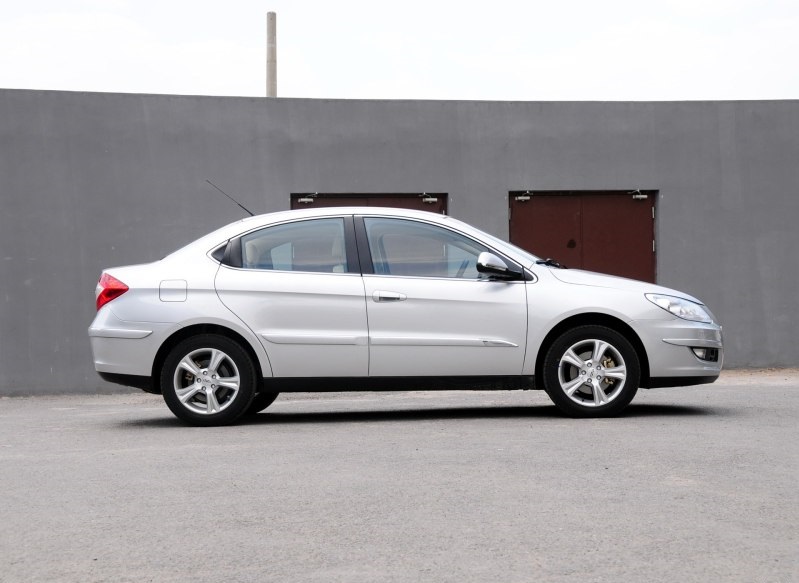 奇瑞曾经的颜值巅峰!现在看都不过时,用料扎实厚道,当年仅6万