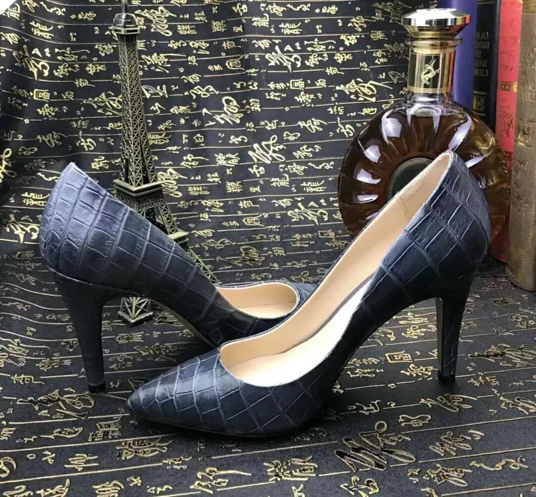 鳄鱼皮鞋子好还是牛皮好,鳄鱼皮的皮鞋优点和缺点