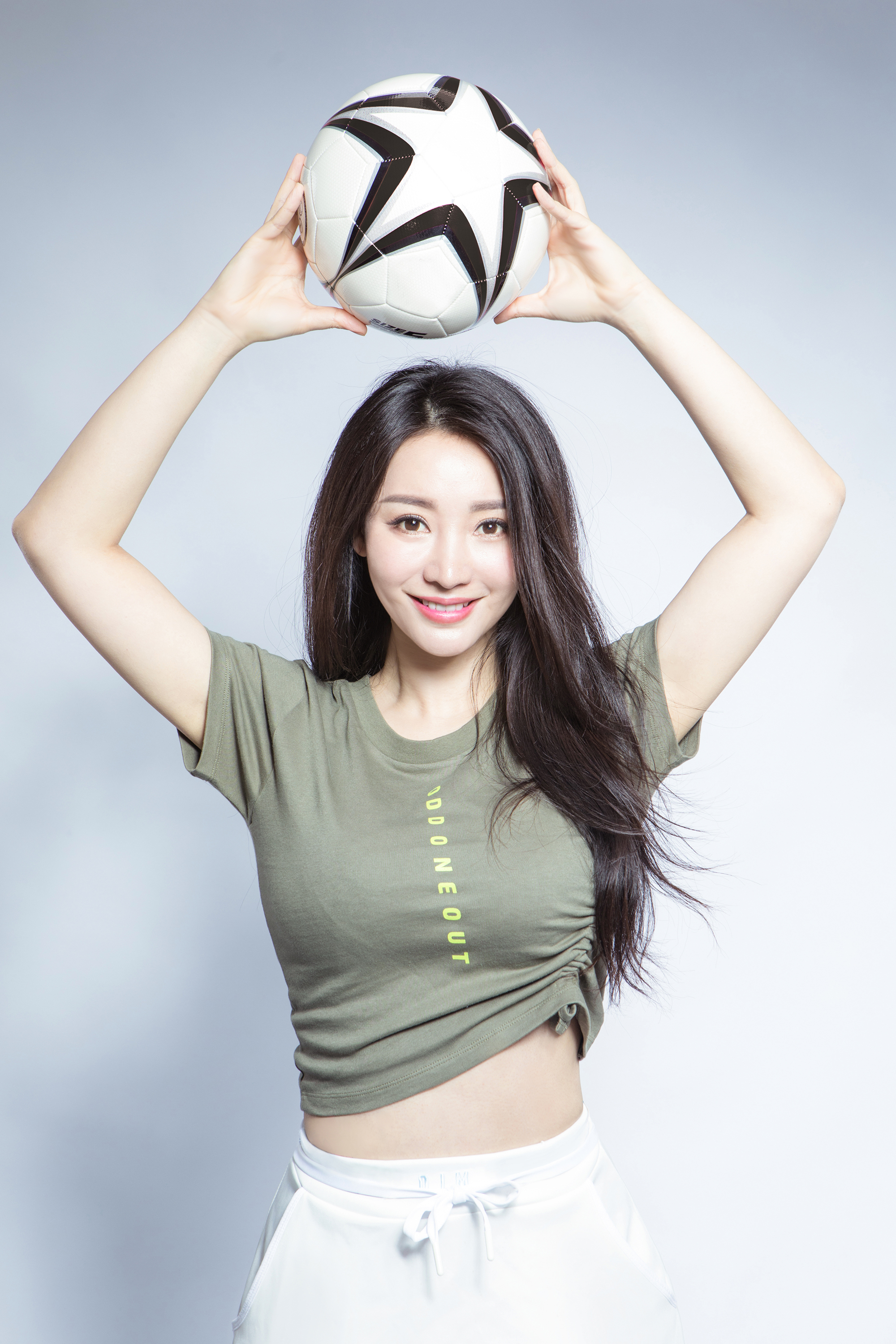 柳岩露脐装图片大全,柳岩露脐健身自拍