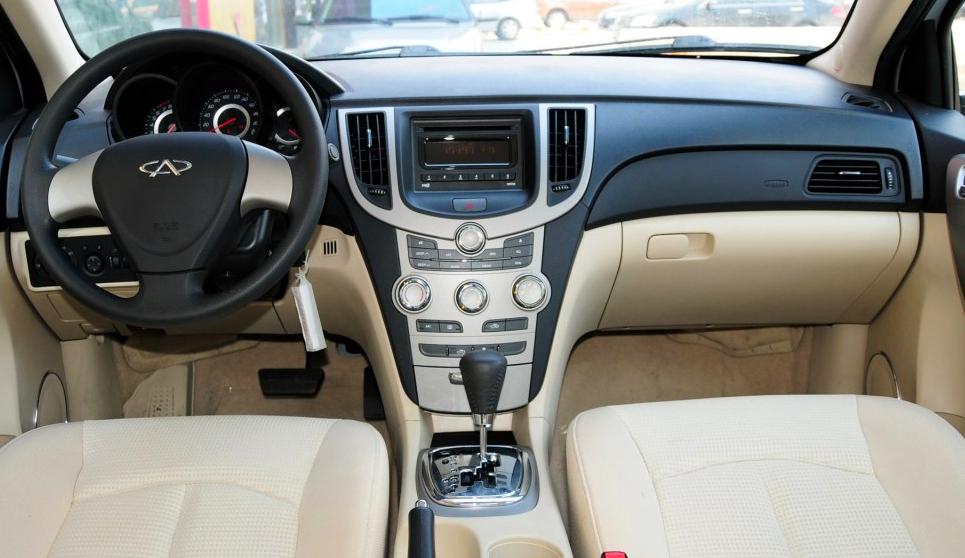 奇瑞曾经的颜值巅峰!现在看都不过时,用料扎实厚道,当年仅6万