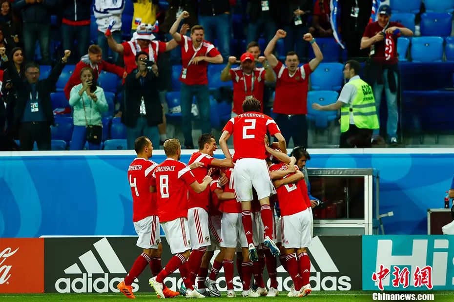 世界杯乌龙球第一名,本届世界杯第100粒进球是乌龙球