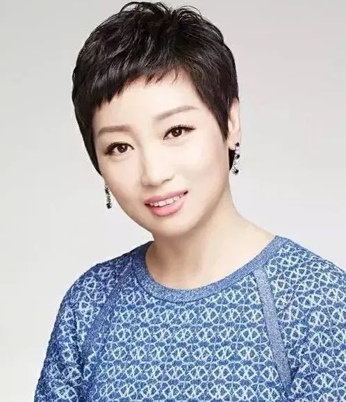 她2年还债8亿,三度把入狱丈夫捧上大陆首富,用一句话惹哭无数人