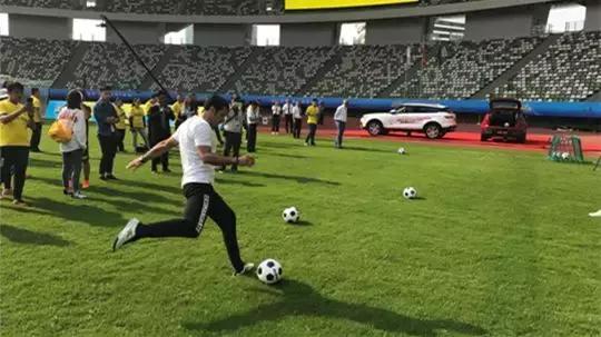 毕业季歌声不断，这辆“移动KTV”令你青春不散！