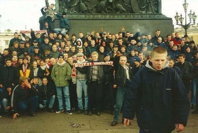 俄罗斯暴打英国足球流氓,俄罗斯足球怎么这么强