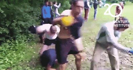 俄罗斯暴打英国足球流氓,俄罗斯足球怎么这么强