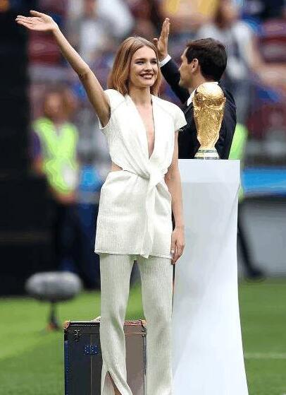 俄罗斯最美的女明星是谁,世界杯最出名女球迷