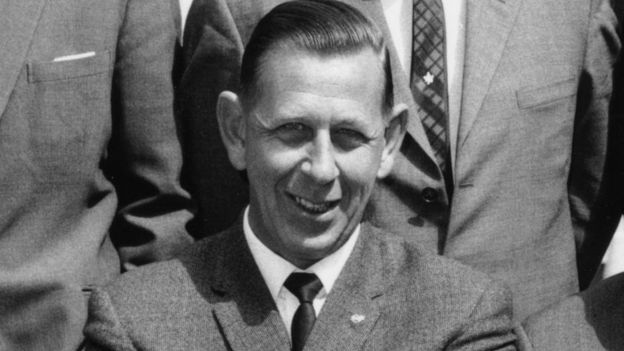 足球正规比赛中的黄牌和红牌,足球比赛中的黄牌和红牌