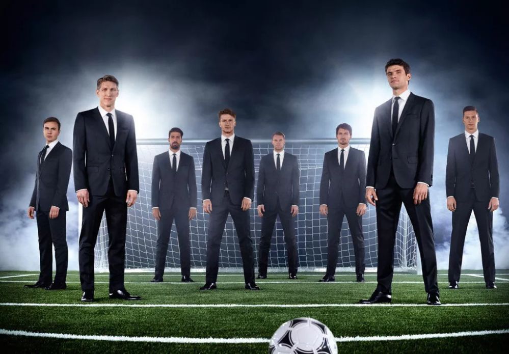 c罗球踢到人威力,c罗踢足球赚了多少钱