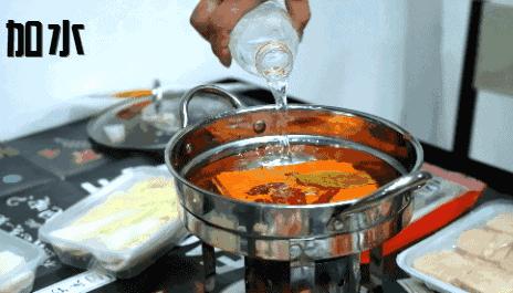 约四川姑娘的时候，你真的很需要一份重口味er的牛油火锅