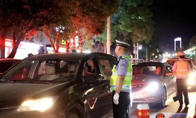交警推出欧洲杯酒驾套餐,交警严查世界杯酒驾