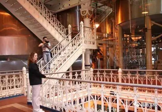 助力世界杯的三大啤酒厂，“啤酒+旅游”为何做的这么好？