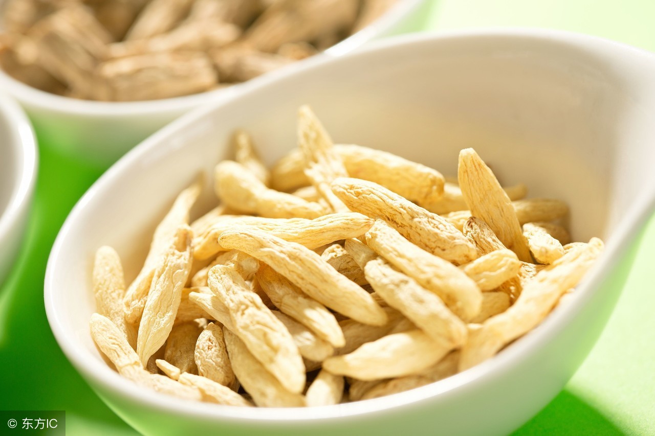 阴虚潮热流汗吃什么中药,阴虚口干舌燥哪几味中药泡水喝