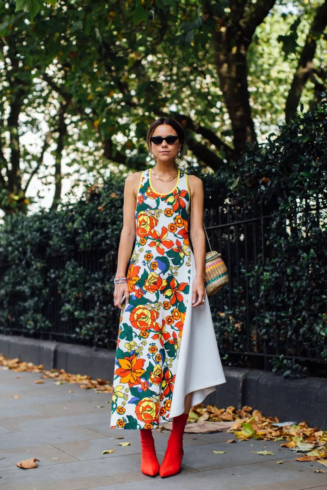 清凉吊带裙穿搭,夏季时尚高级感优雅吊带裙