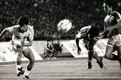 足球世界杯爆冷门冰岛,2018世界杯纪念金足球