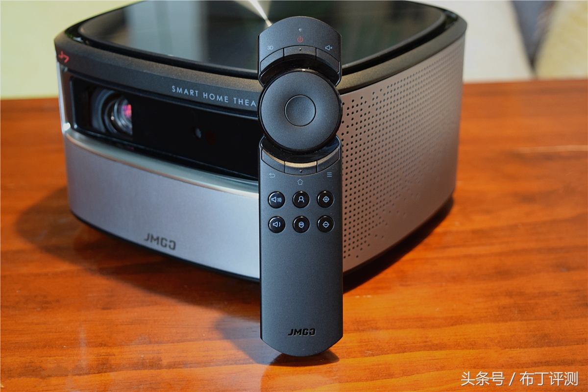 坚果j7s多少流明,坚果j7是长焦还是短焦