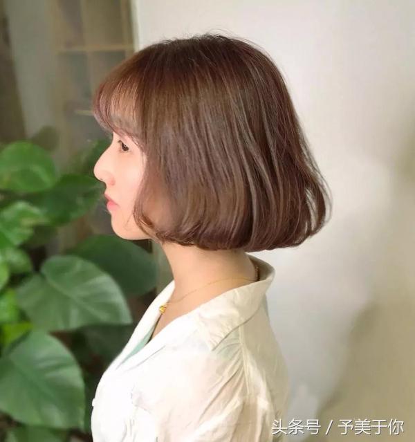 适合偏瘦脸的短烫发,最近中短流行烫发造型