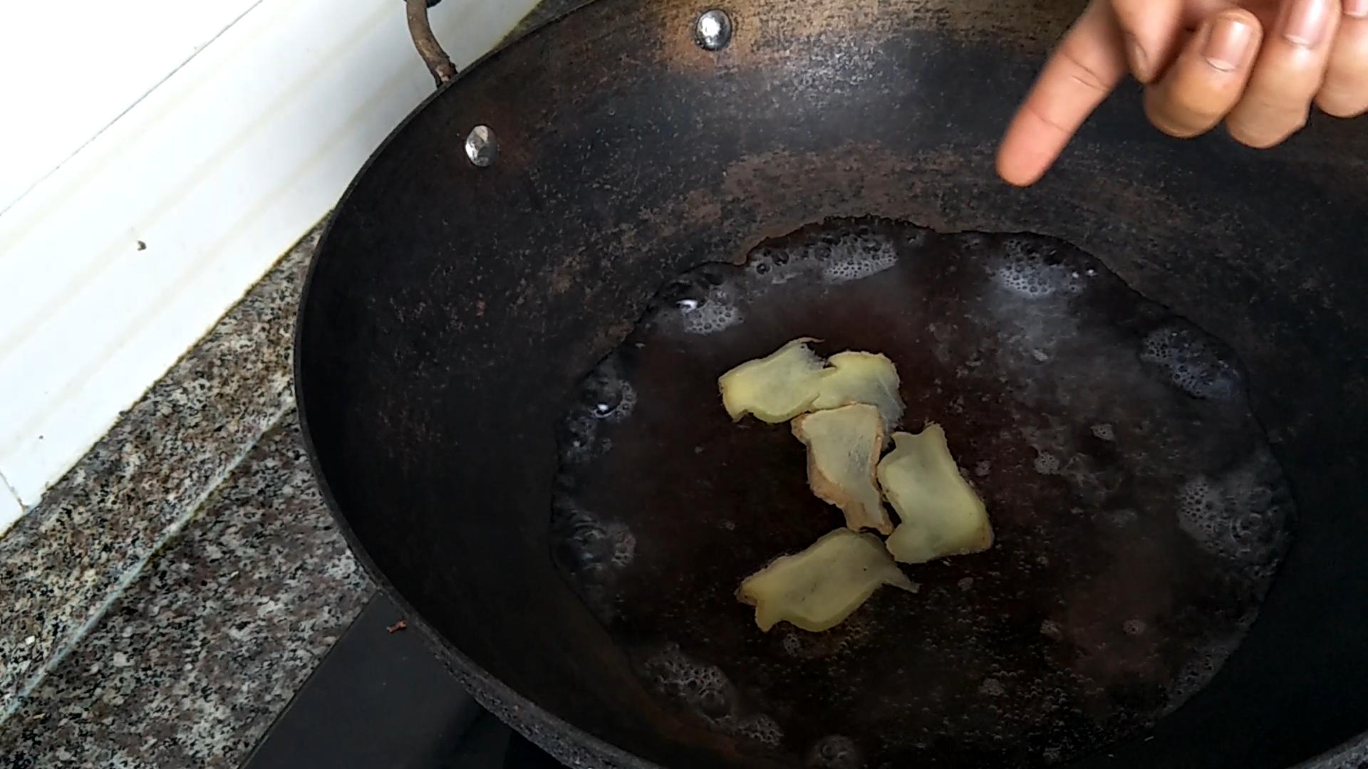 40岁长斑的女性吃什么祛斑最好,更年期女性脸上长斑是什么原因