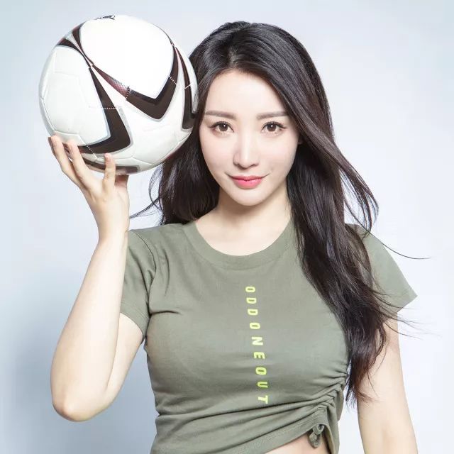 高清美图女神柳岩,柳岩足球美图
