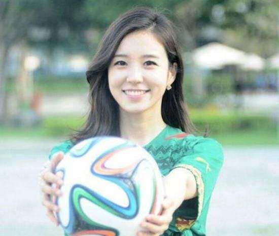 她是世界杯微笑女神，这次又到俄罗斯去了，如此颜值让人惊叹