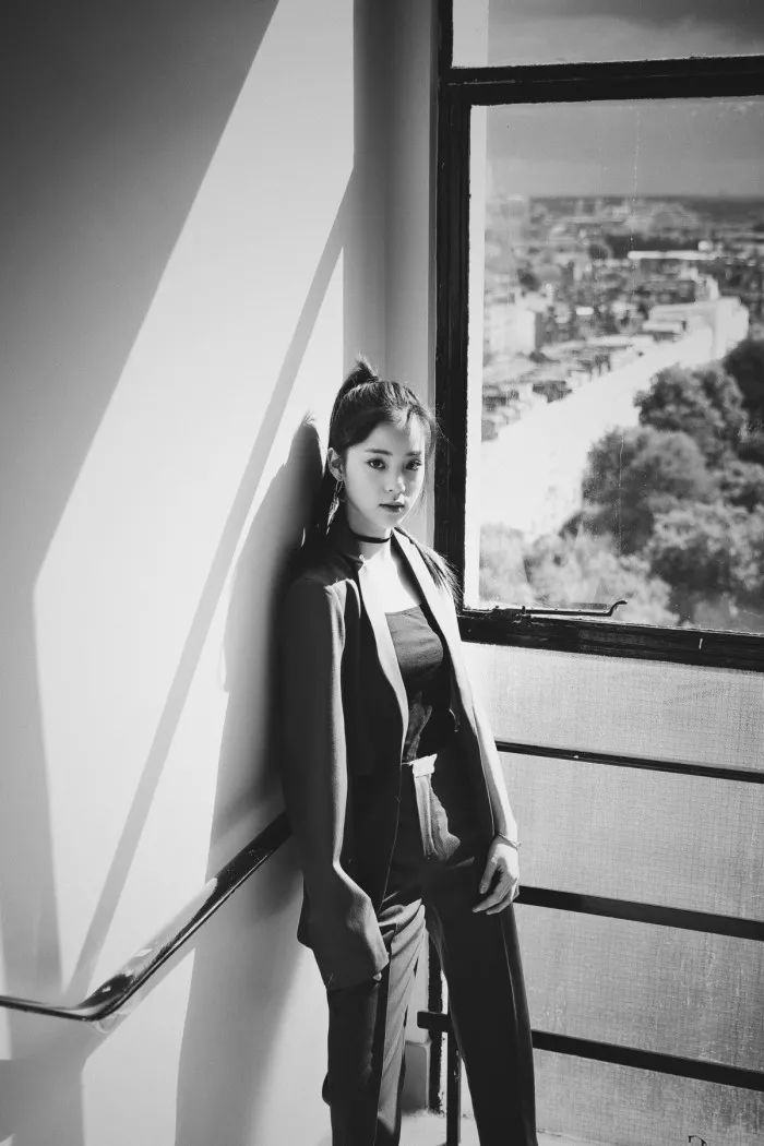 矮马尾扎发教程简单好看,你没见过的马尾扎法