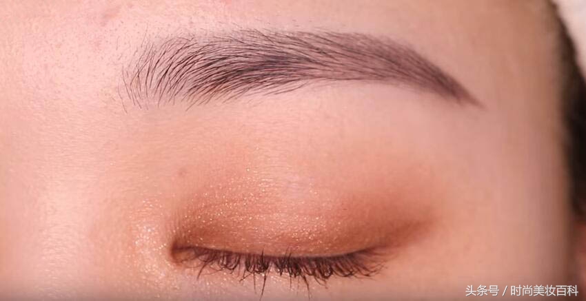 大地色眼妆配什么色的口红和腮红,日常眼妆怎么画显大又干净大地色