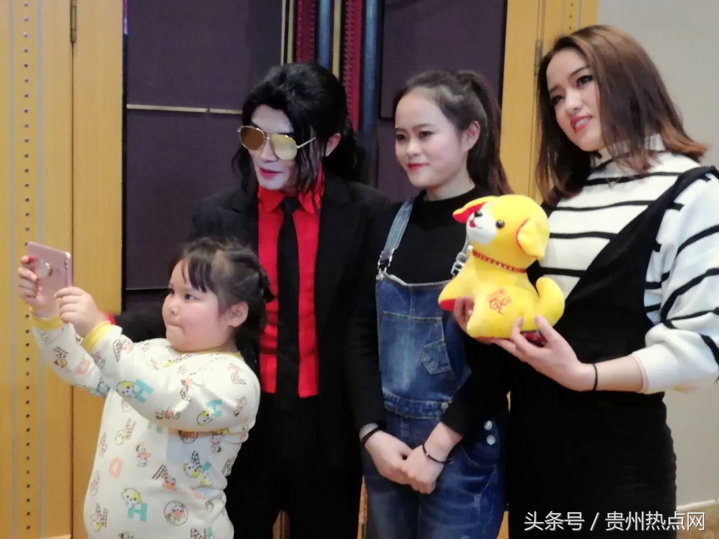 迈克杰克逊去世前的新闻,迈克尔杰克逊逝世当天新闻