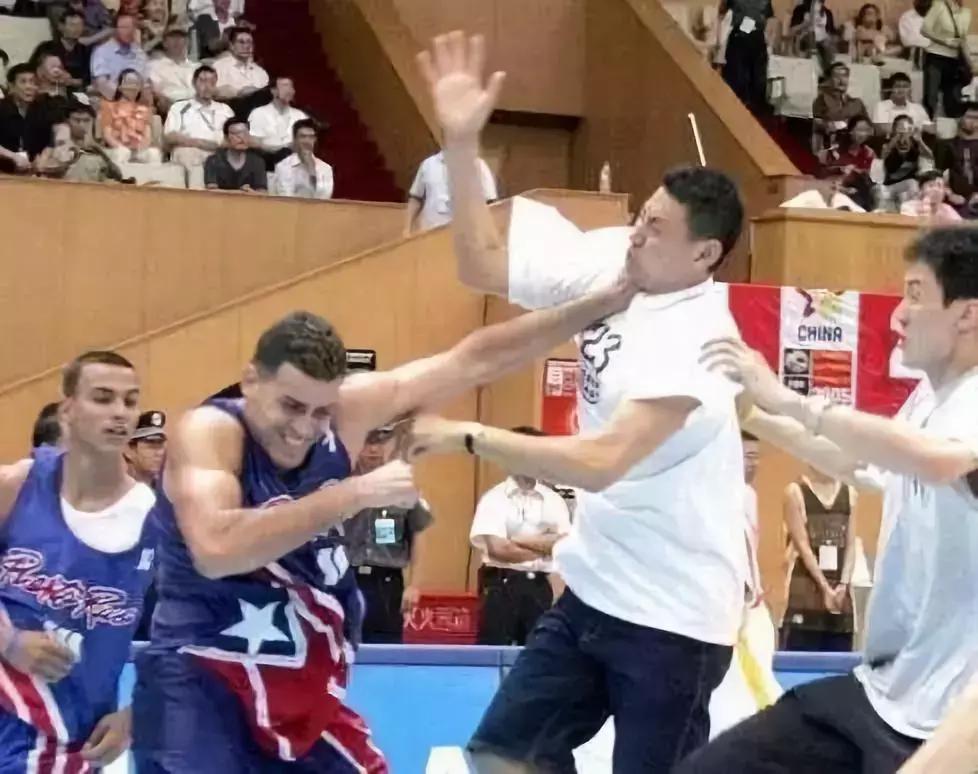 杜锋本内特冲突,本内特cba冲突