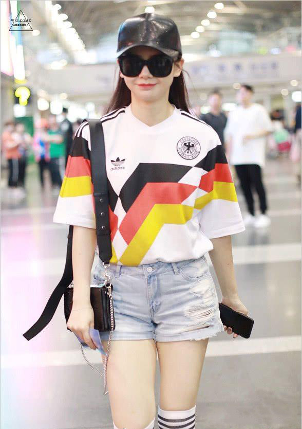 戚薇小蛮腰全身照,戚薇青春靓丽活泼可爱